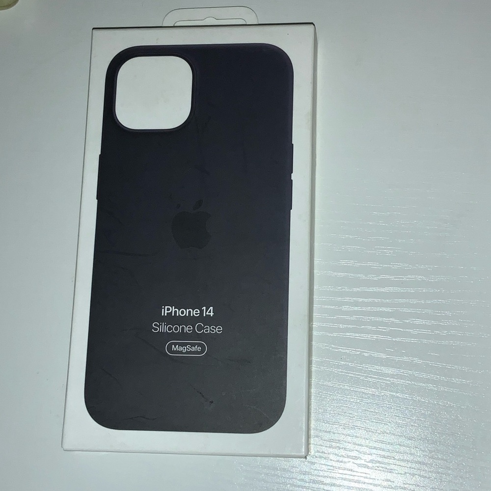 Apple iPhone 14 Silicone Case with MagSafe - Black